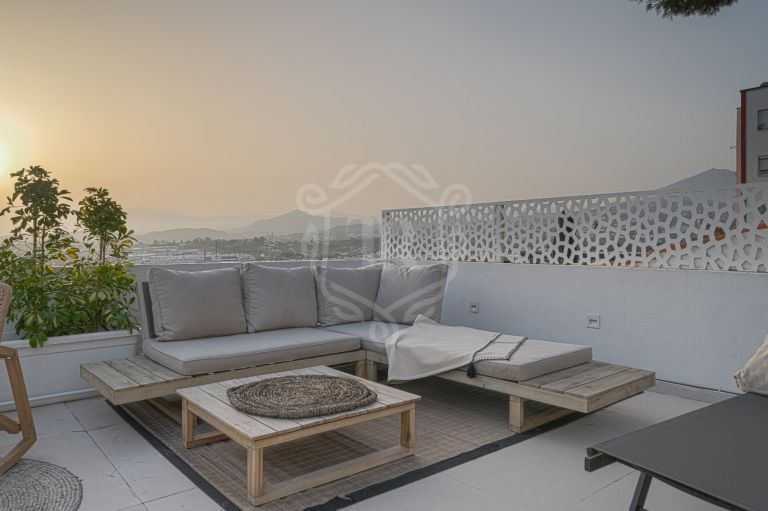 UNIQUE 3-FLOORS TOWNHOUSE WITH SPECTACULAR TERRACES, PRIVATE POOL &amp; NICE VIEWS SURROUNDED BY FACILITIES