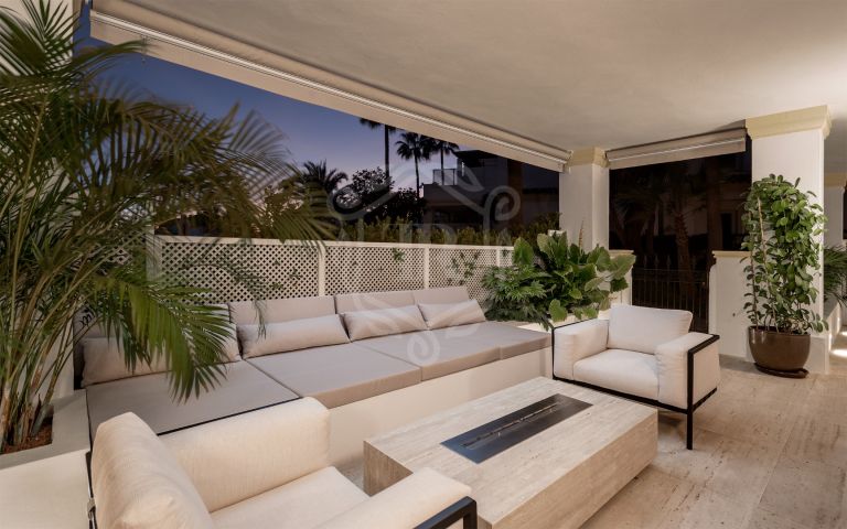 LUXURY STYLISH APARTMENT IN A ULTRA-SECURE GATED URBANIZATION ON MARBELLA´S GOLDEN MILE