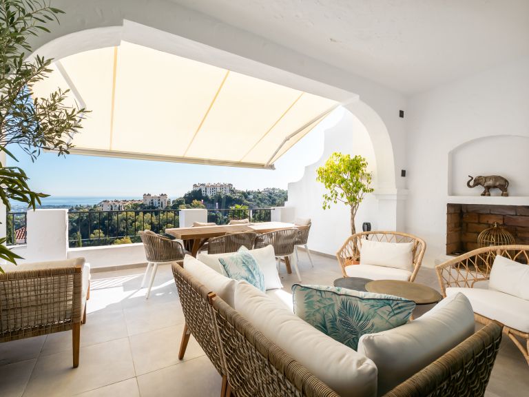 Espectacular Dúplex en La Quinta con vistas panorámicas a las colinas de Marbella
