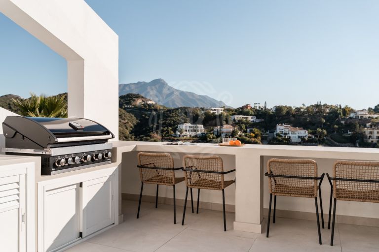 FABULOSO ÁTICO TOTALMENTE RENOVADO Y AMUEBLADO EN UN ENCLAVE ENVIDIABLE CON BONITAS VISTAS