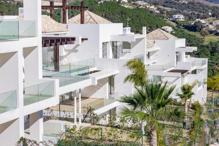 UNIQUE OPPORTUNITY! MAGNIFICENT PENTHOUSE IN GOLF COURSE WITH PANORAMIC VIEWS
