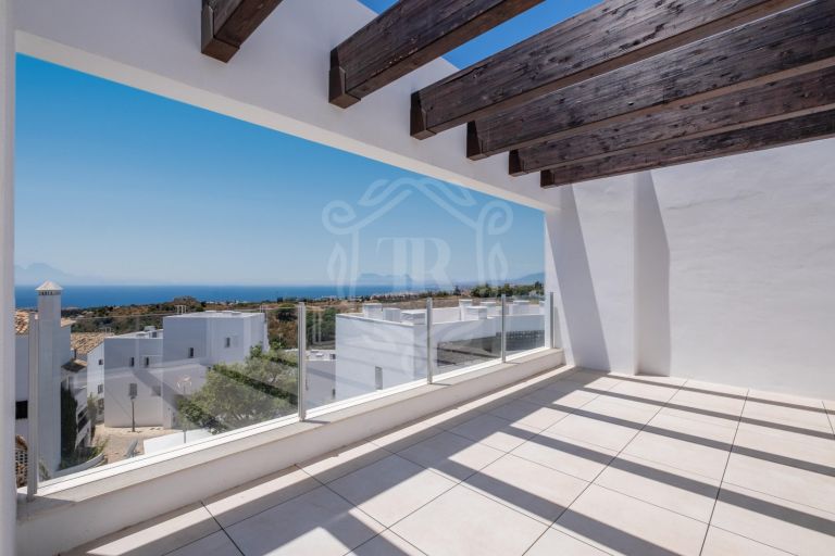 UNIQUE 4 BEDROOM TRIPLEX APARTMENT WITH SEA VIEWS FULLY FURNISHED AND BRAND NEW IN MARBELLA