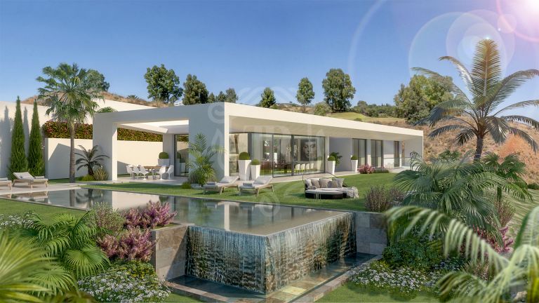 LUXURY AND PRIVATE MODERN VILLA WITH SEA AND GOLF VIEWS.