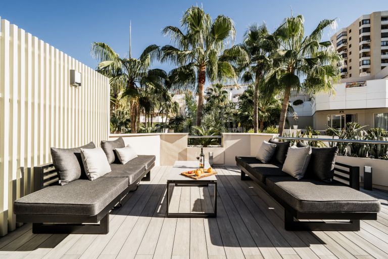 Exceptional two-bedroom apartment recently refurbished in Fuente Aloha near Puerto Banús.