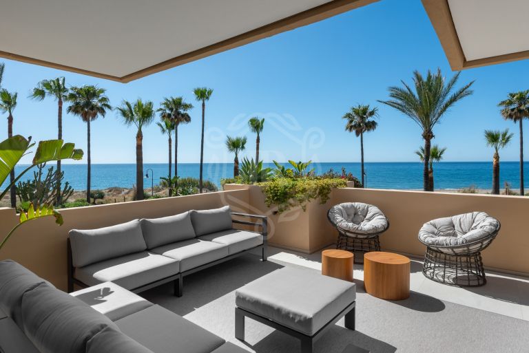 Oasis con Vistas al Mar: Exquisito Apartamento en Primera Línea de Playa en Costalita del Mar