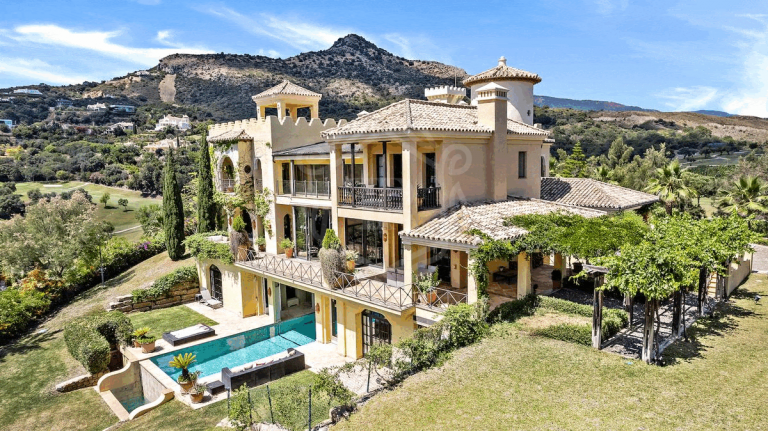 Casa Morisca: Una Propiedad Excepcional en el Prestigioso Marbella Club Golf Resort