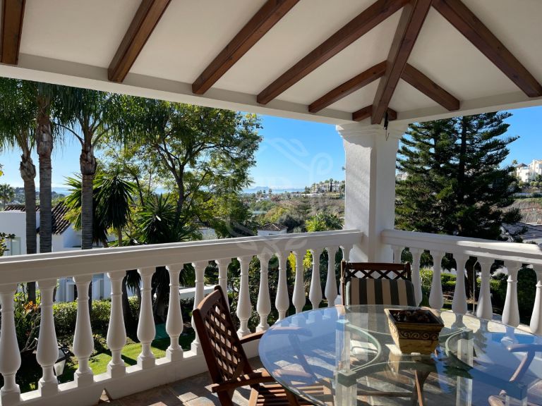 Villa de estilo mediterráneo con vistas al mar ubicada en Paraíso Alto