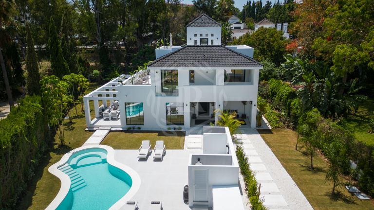 Amazing Modern Villa close to the Golf Las Brisas