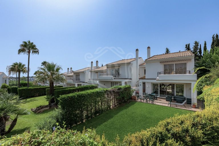 Elegant Three-Bedroom Town House in Paraiso Park, Benahavis
