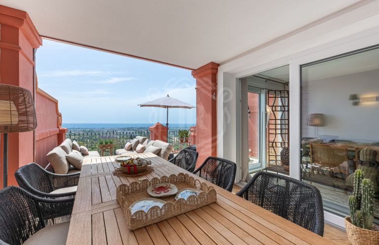 Exclusive Renovated Duplex with Panoramic Views in Monte Halcones, Benahavís