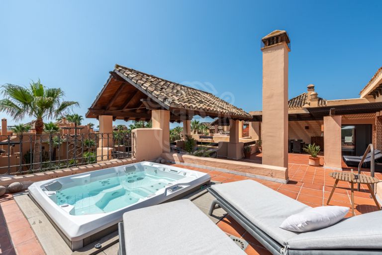 Incredible Solarium Terrace with Sea and Mountain Views - Beachside Penthouse in Bahía Alcántara
