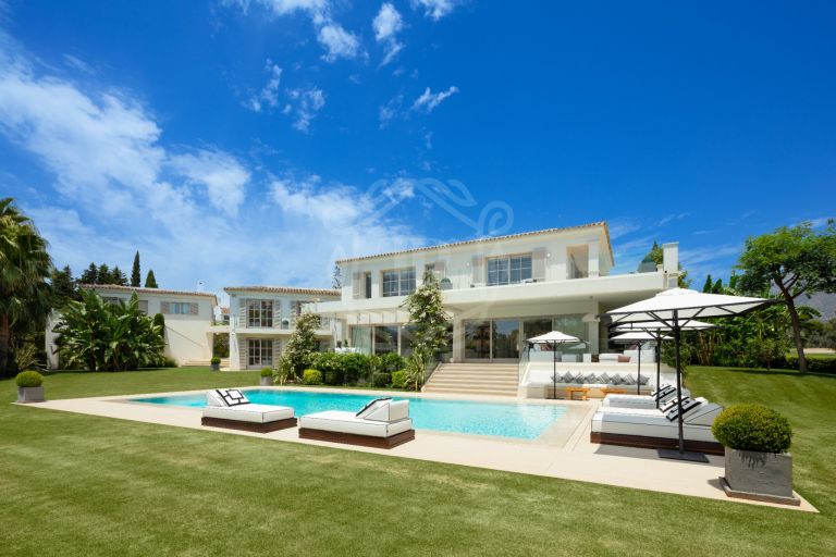 Luxury Frontline Golf Mansion in Marbella’s Prestigious Aloha Area