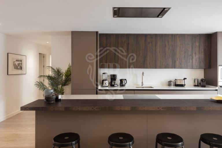 Apartamento moderno de 3 dormitorios en El Dorado, Nueva Andalucía, Marbella