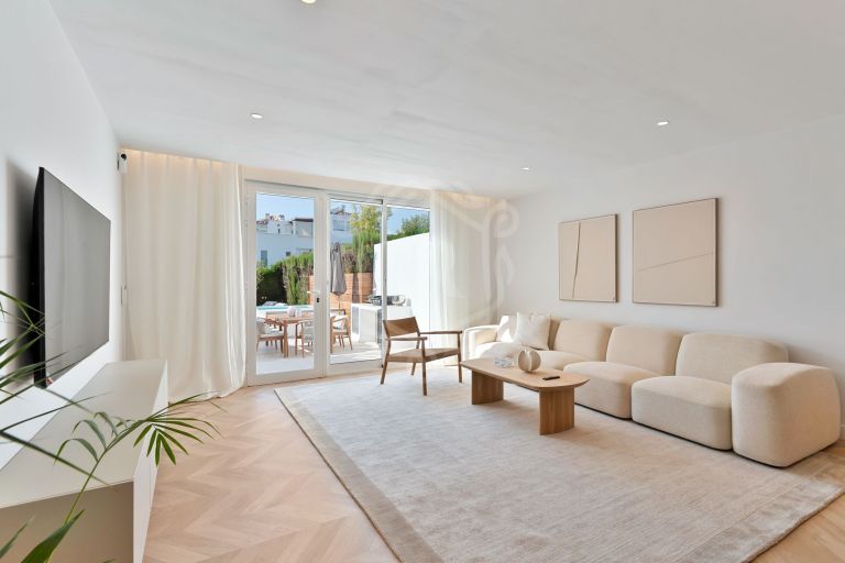 Elegant 4-Bedroom Townhouse in Nagüeles, Marbella Golden Mile with Private Pool