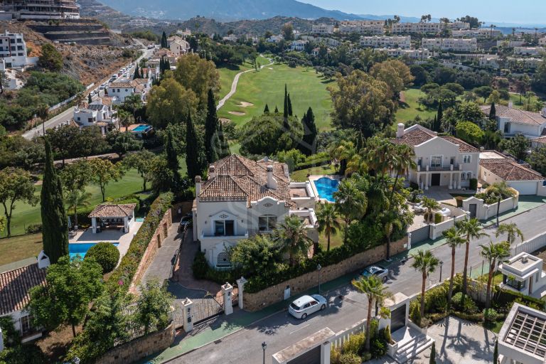 Villa Penati - Andalucian villa with 24h security