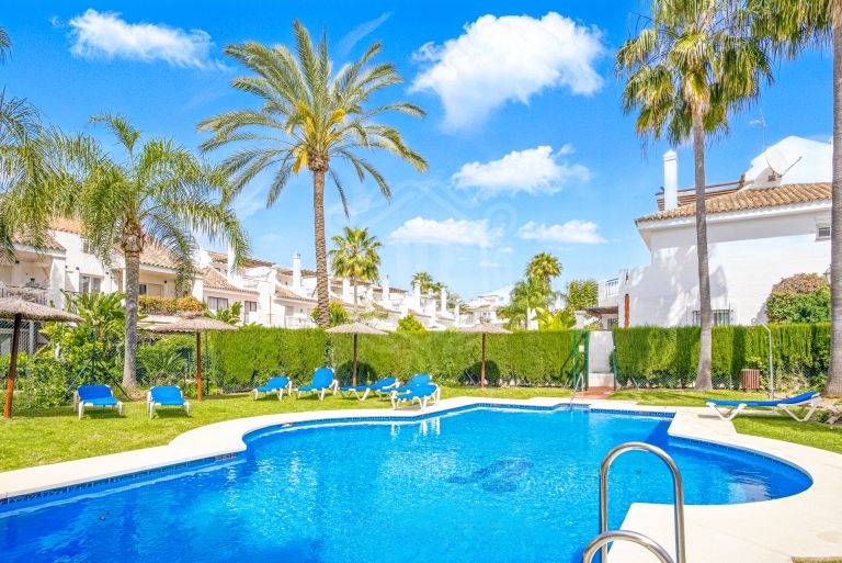 Exclusiva casa de tres dormitorios en Los Naranjos de Marbella.