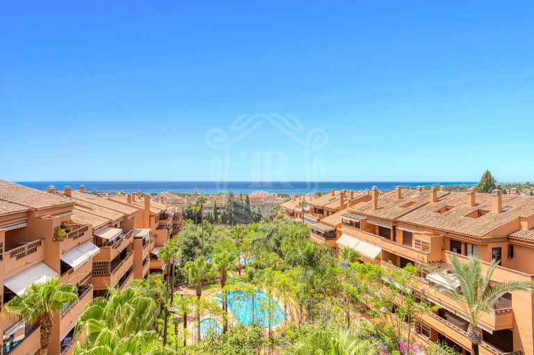 Beautiful, south facing three bedroom duplex penthouse, located in the gated community Costa Nagueles III