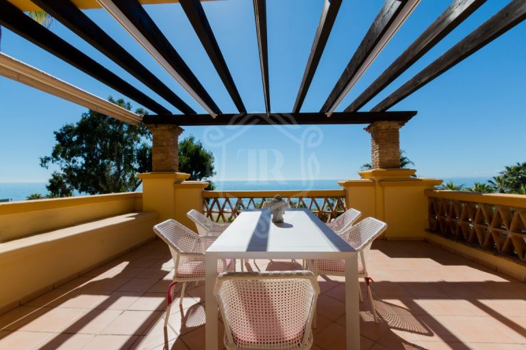 Wonderful frontline beach apartment in Rio Real Playa, Marbella