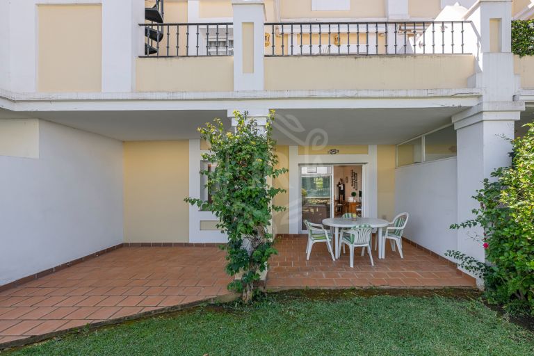 Apartamento en planta baja en Aloha Gardens, Nueva Andalucía, Marbella