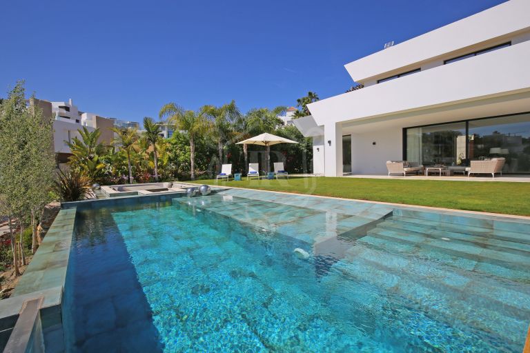 Luxury Villa for Sale in La Alqueria Capanes del Sur