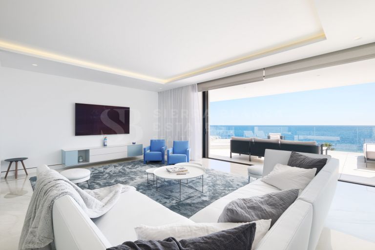 Elegante apartamento en primera línea de playa en la Nueva Milla de Oro
