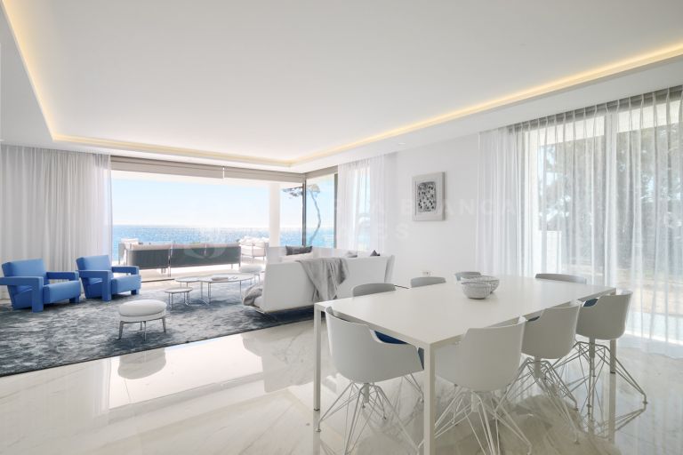 Elegante apartamento en primera línea de playa en la Nueva Milla de Oro