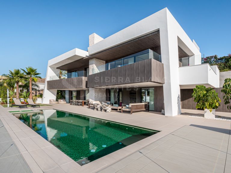 Newly Built Contemporary Villa in Nueva Andalucia