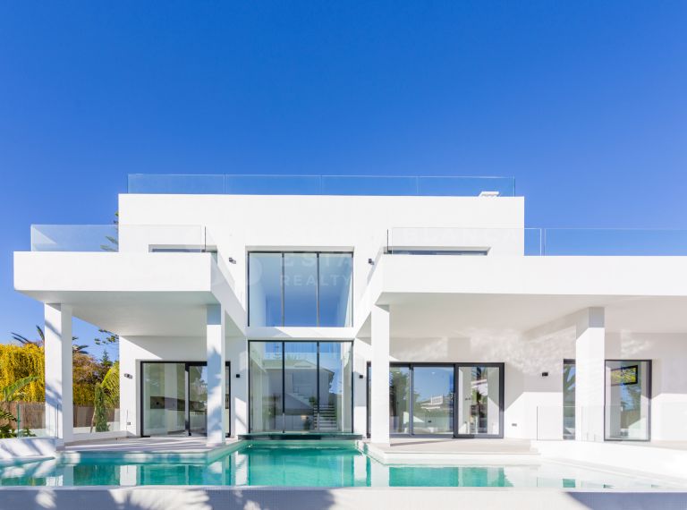 Fabulous Modern Villa in Marbesa Beach