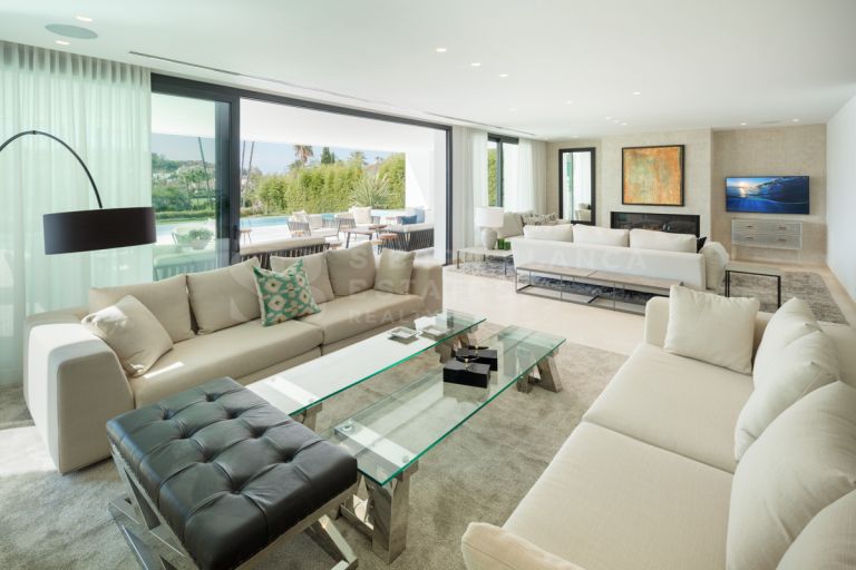 Contemporary Brand New Villa with Sea Views in Nueva Andalucía