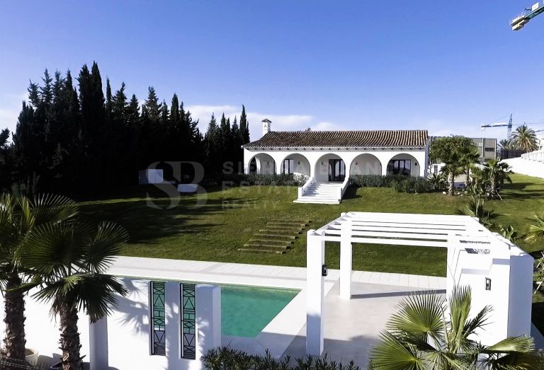 Villa avec grand terrain à Cancelada, Estepona