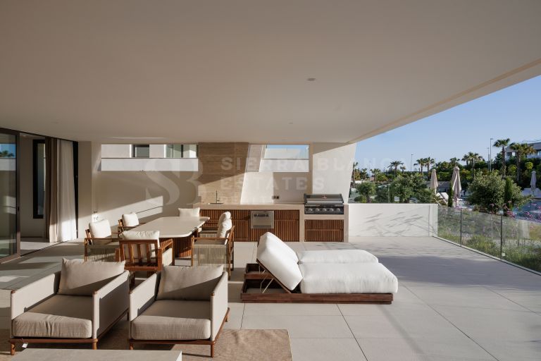 Epic 10 - a completely customised, 6-bedroom gem in the heart of phase 3.