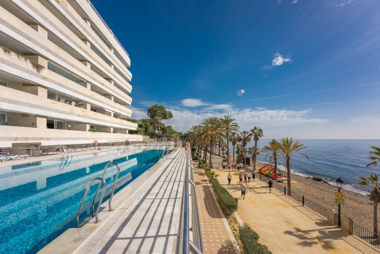 3 bedroom apartment overlooking the promenade on the Golden Mile