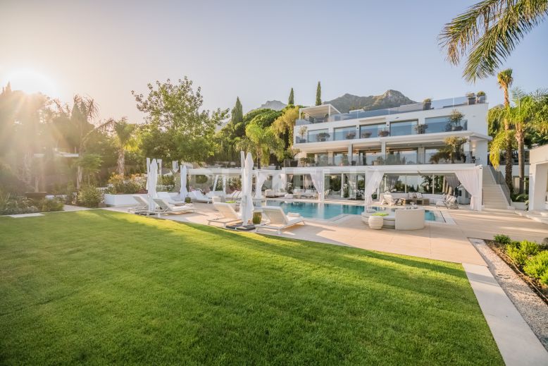 Marbella Goldene Meile, Herausragende moderne Luxus-Villa, Cascada de Camojan, Marbella Goldene Meile 