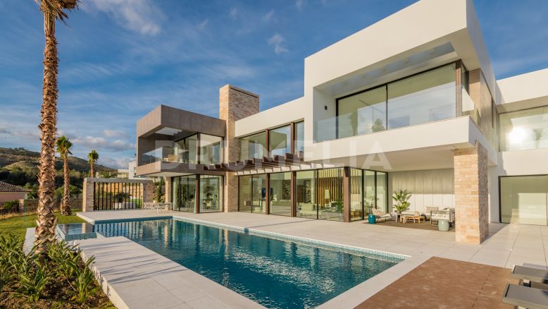 Benahavis, Brand-New Stunning, Chic Contemporary Style Luxury Villa in La Alqueria