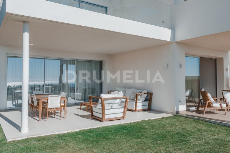 Benahavis, Helt ny lyxig tvåvåningslägenhet på bottenvåningen med utsikt, Marbella Club Hills, Benahavis