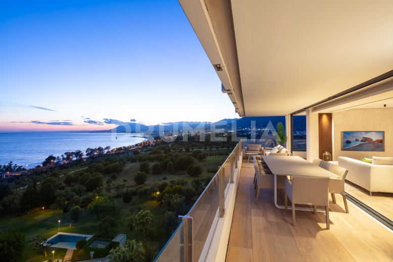 Marbella Ost, Zeitgenössische Luxuswohnung mit fantastischem Meerblick in Rio Real, Marbella Ost