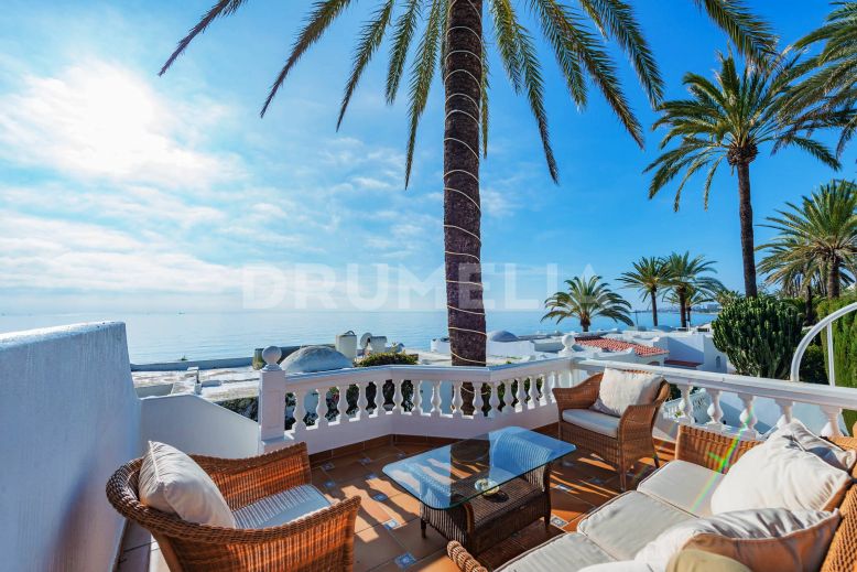 Marbella Goldene Meile, Atemberaubendes Luxus-Stadthaus direkt am Strand, Oasis Club Resort, Goldene Meile, Marbella