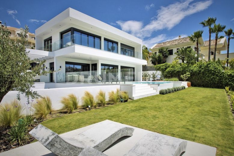 Benahavis, New Frontline Golf Stylish Modern Luxury Villa in La Alqueria, Benahavis