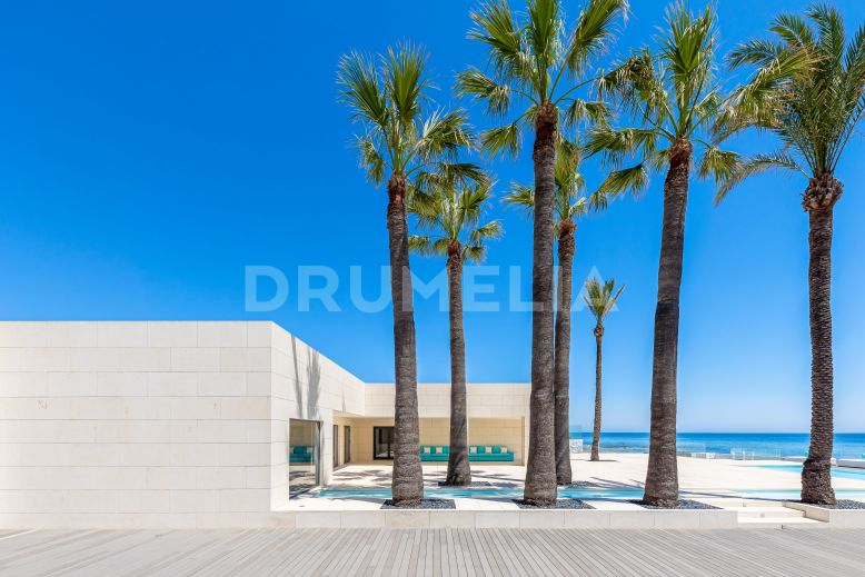 Marbella, Unieke verfijnde moderne luxe villa aan het strand, Mijas Costa