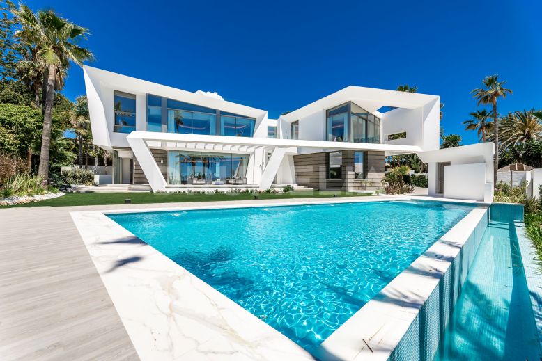 Marbella Oost, Nieuwe Outstanding Avant-Garde Villa aan het strand, Los Monteros, Marbella Oost