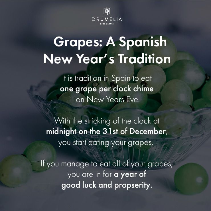 Att äta vindruvor vid varje klockslag vid midnatt på nyårsafton är en tradition i Spanien. 