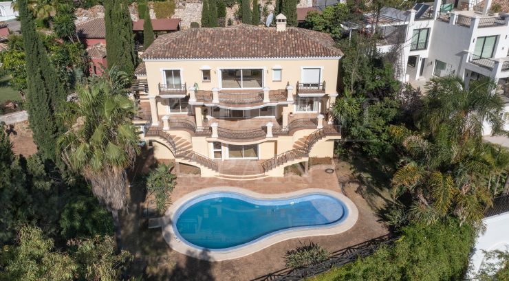 Elegant Villa in Urb. El Herrojo Alto, La Quinta Golf, Benahavís with Captivating Views