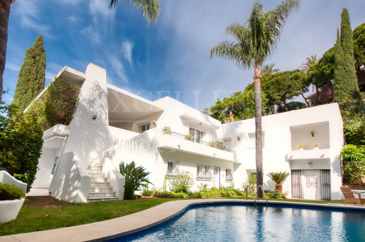 Rio Real, Marbella, semi-detached villa for sale with an elegant and timeless design