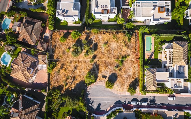 Building plot for sale in Nueva Andalucia, Marbella with sea views