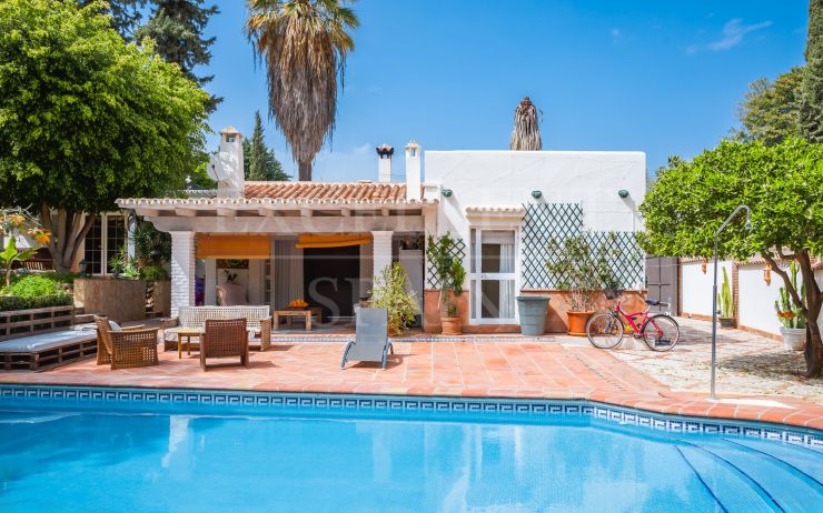 Charming One-Storey Villa with Separate Guest Accommodation in the Heart of Nueva Andalucía