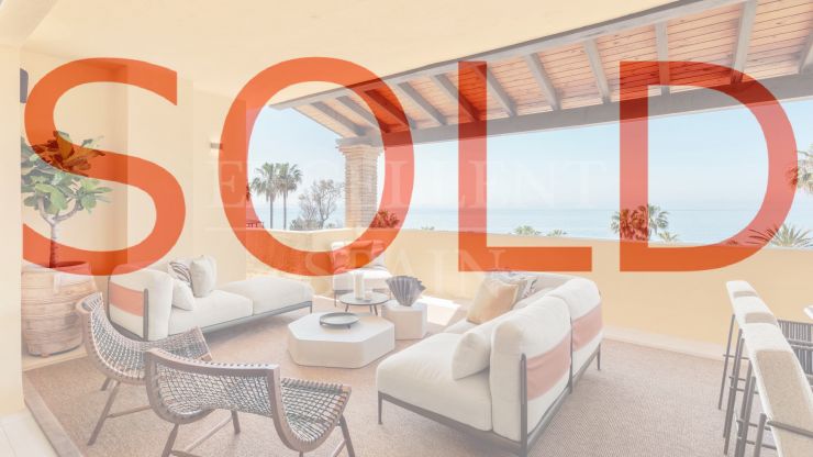 Luxe eerste lijn strand duplex penthouse in Rio Real Playa, Marbella