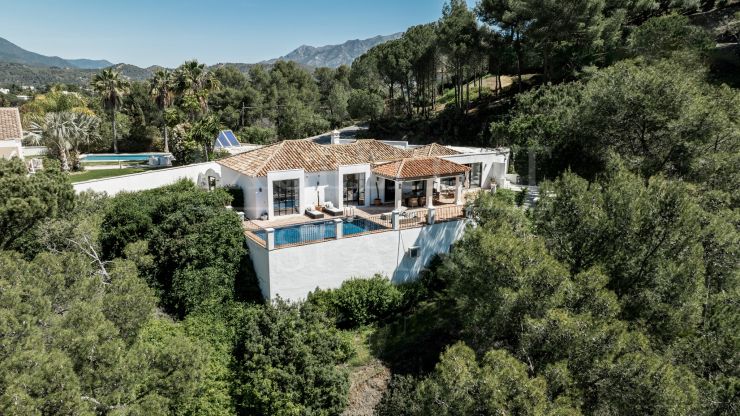 Exquisite Villa in Madroñal, Benahavís - A Serene Retreat with Panoramic Sea Views