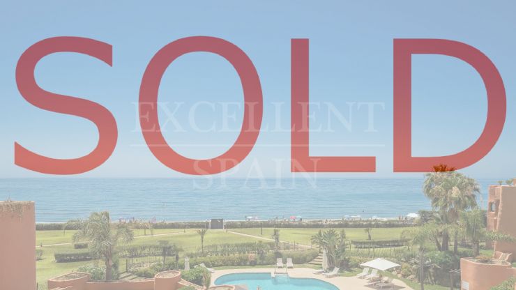 Luxe penthouse aan het strand met panoramisch uitzicht op zee in La Morera, Los Monteros Playa