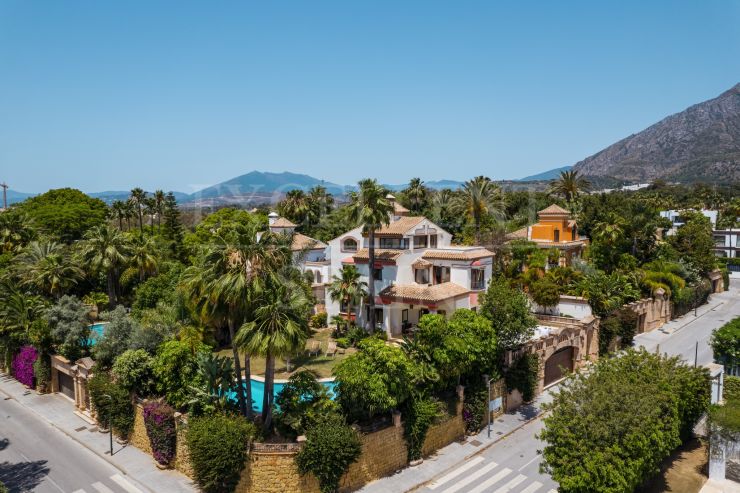 Casa Ana - Mediterrane villa met gedeeltelijk uitzicht op zee in Altos de Puente Romano, Marbella, Golden Mile