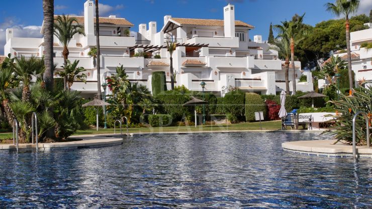Los Monteros Palm Beach, Marbella Ost, schöne und geräumige Wohnung zu verkaufen